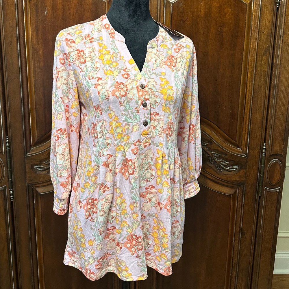 Cocomo Floral Long Sleeve Ladies Top "High Low" Size Small NWT